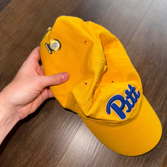 University of Pittsburgh Hat with Pin - Picture 12 of 12